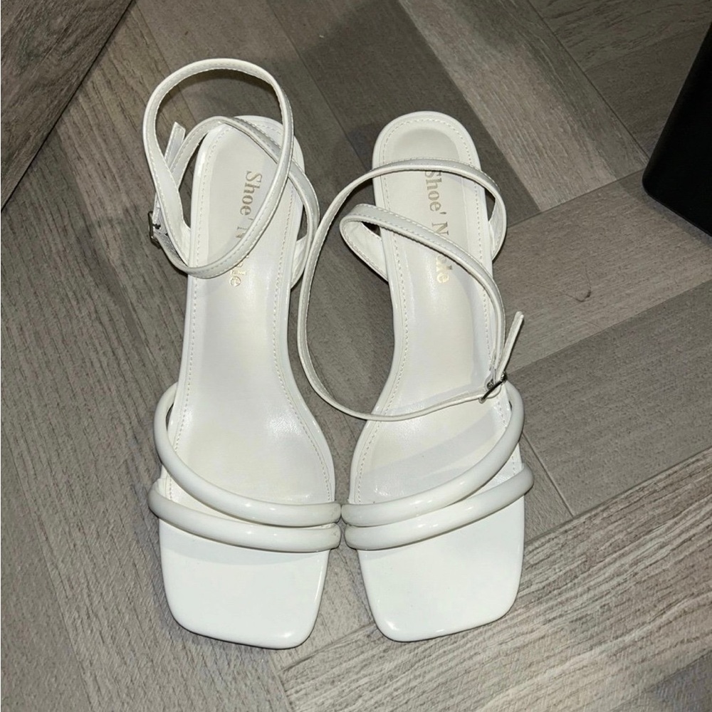 White 2.7in heel size 8.5